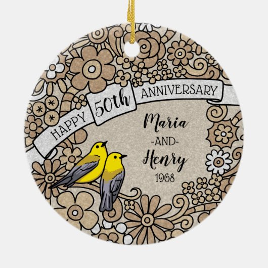 パーソナライズな第50記念日、金ゴールドの花柄の鳥 セラミックオーナメント (裏面)