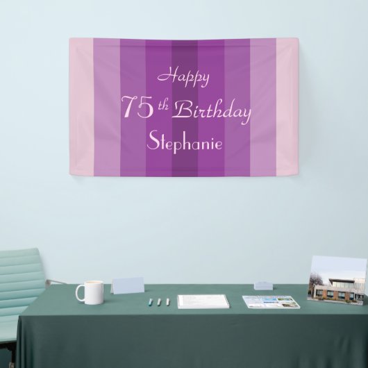 パーソナライズな第75誕生日の印の紫色のストライプ 横断幕 (トレードショー)