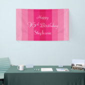 パーソナライズな第95誕生日の印のピンクのストライプ 横断幕 (トレードショー)