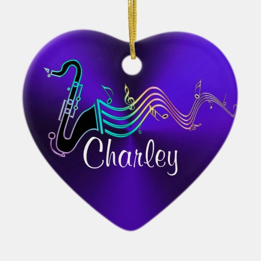 パーソナライズな紫色のサクソフォーン音楽休日のハート セラミックオーナメント (正面)