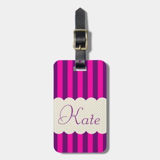 パーソナライズな紫色のピンクのストライプの水玉模様のデザイン ラゲッジタグ (正面縦)