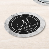パーソナライズな結婚式のモノグラムの大理石パターン ラウンドペーパーコースター (アングル)