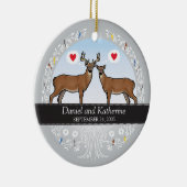 パーソナライズな結婚式の日付の記念日、木びき台及び雌ジカ セラミックオーナメント (右)