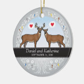 パーソナライズな結婚式の日付の記念日、木びき台及び雌ジカ セラミックオーナメント (左)