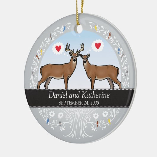 パーソナライズな結婚式の日付の記念日、木びき台及び雌ジカ セラミックオーナメント (左)