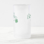 パーソナライズな緑のシャムロックの花婿介添人ビールステイン フロストグラスビールジョッキ (中央)