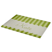 パーソナライズな緑のストライプの水玉模様のデザイン カッティングボード (角)