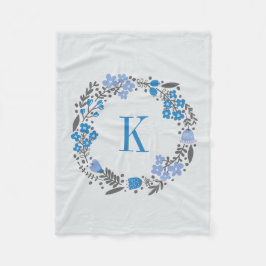 パーソナライズな花のリース及びモノグラムのブルーグレー フリースブランケット