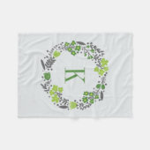 パーソナライズな花のリース及びモノグラムの緑の灰色 フリースブランケット (正面(横))