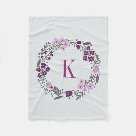 パーソナライズな花のリース及びモノグラムの薄紫の灰色 フリースブランケット (正面)
