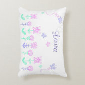 パーソナライズな蝶および花のピンク及び紫色 アクセントクッション (正面(垂直))