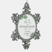 パーソナライズな記念の雪片のオーナメント スノーフレークピューターオーナメント (左)