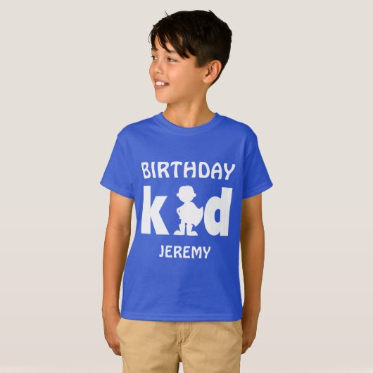 パーソナライズな誕生日の子供のスーパーヒーローの男の子のシルエット Tシャツ (正面フル)