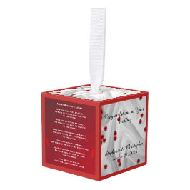 パーソナライズな赤いハートを賛美するアパッシュの結婚式 キューブオーナメント