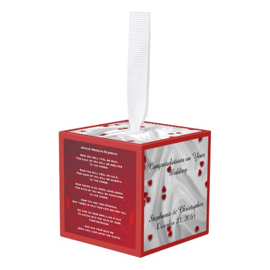 パーソナライズな赤いハートを賛美するアパッシュの結婚式 キューブオーナメント (正面アングル)