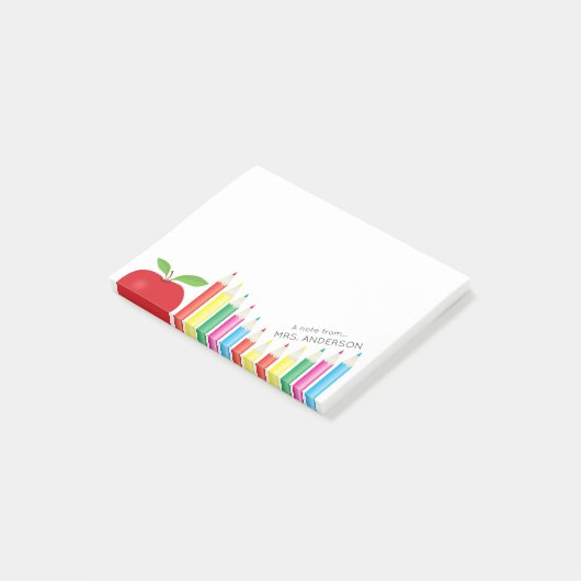 パーソナライズな赤いAppleおよび着色された鉛筆の先生 ポストイット (アングル)