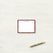 パーソナライズな赤および濃紺のストライプ ポストイット (デスク上)