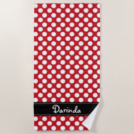 パーソナライズな赤と白の水玉模様のビーチタオル ビーチタオル