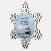 パーソナライズな遊航船|の新婚旅行 スノーフレークピューターオーナメント (右)