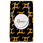 パーソナライズな金ゴールドのジェミニ占星術の印 スモールペーパーバッグ (正面)