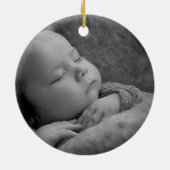 パーソナライズな雪だるまのベビーの第1クリスマスのオーナメント セラミックオーナメント (裏面)