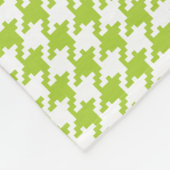 パーソナライズな青リンゴ色の海軍千鳥格子のなパターン フリースブランケット (角)