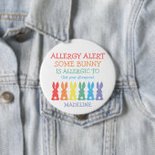 パーソナライズな食物アレルギー警報イースターのウサギの子供 缶バッジ (インサイチュ)