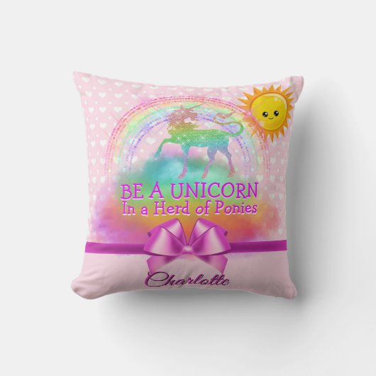 パーソナライズな魔法の虹のユニコーンの引用文のピンク クッション (正面)