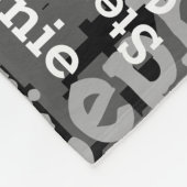 パーソナライズな黒いですか灰色の一流のコラージュ フリースブランケット (角)