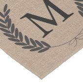 パーソナライズな黒いムギの月桂樹のフェイクなバーラップ- ミディアムテーブルランナー (コーナー)