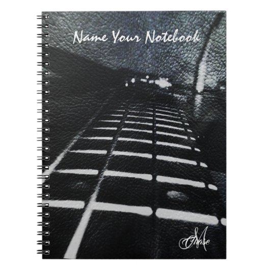 パーソナライズな黒い革グランジなベースギター ノートブック (正面)
