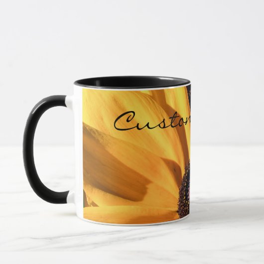 パーソナライズな黒によって注目されるスーザンのコーヒー・マグ マグカップ (左)