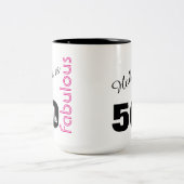 パーソナライズな50及びすばらしいテーマの誕生日プレゼント ツートーンマグカップ (中央)