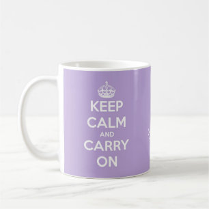 パーソナライズなKeep Calm and Carry Onのラベンダー コーヒーマグカップ