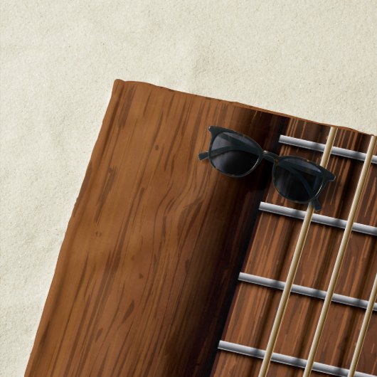 パーソナライズの上の自然な木製のアコースティックギターの終わり ビーチタオル (インサイチュ)