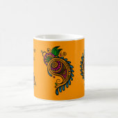 パーソナライズインディアンオレンジペイズリーチャイマグ コーヒーマグカップ (中央)