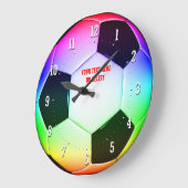 パーソナライズカラフル可能なサッカーサッカー |スポーツ ラージ壁時計 (傾斜)