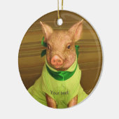 パーソナライズカワイパティザ豚ポートレートで緑 セラミックオーナメント (左)