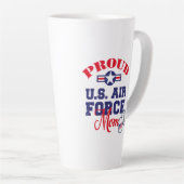 パーソナライズドッグラベル米国空軍ママ カフェラテマグ (右アングル)