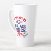 パーソナライズドッグラベル米国空軍ママ カフェラテマグ (左アングル)