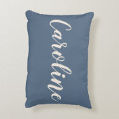 パーソナライズドネーム ダスティーブルー ミニマルスクリプト アクセントクッション (裏面(縦))