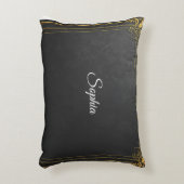 パーソナライズド ネーム ピロー – ブラック & ゴールド エレガント クッション (正面(垂直))