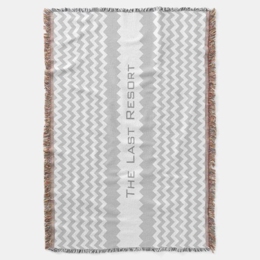 パーソナライズビーチハウス名グレージグザグザグ スローブランケット (正面縦)