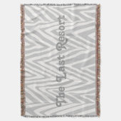 パーソナライズビーチハウス名グレージグザグザグ スローブランケット (正面縦)