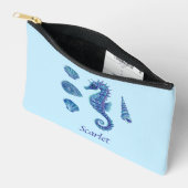 パーソナライズ可能なブルーシーホース&シーシェル アクセサリーポーチ (見開き)
