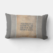パーソナライズ独自の引用文tanとgrayを追加 ランバークッション (裏面)