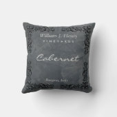 パーソナライズ石板とブラックスクロールワイン クッション (裏面)