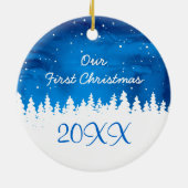 パーソナライズ私達の初めてのクリスマスの写真のオーナメント セラミックオーナメント (裏面)