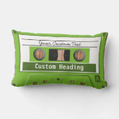 パーソナライズ色のレトロの音楽カセットテープ ランバークッション (裏面)