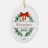 パーソナライズ赤い緑のリース家族の名前クリスマス セラミックオーナメント (右)